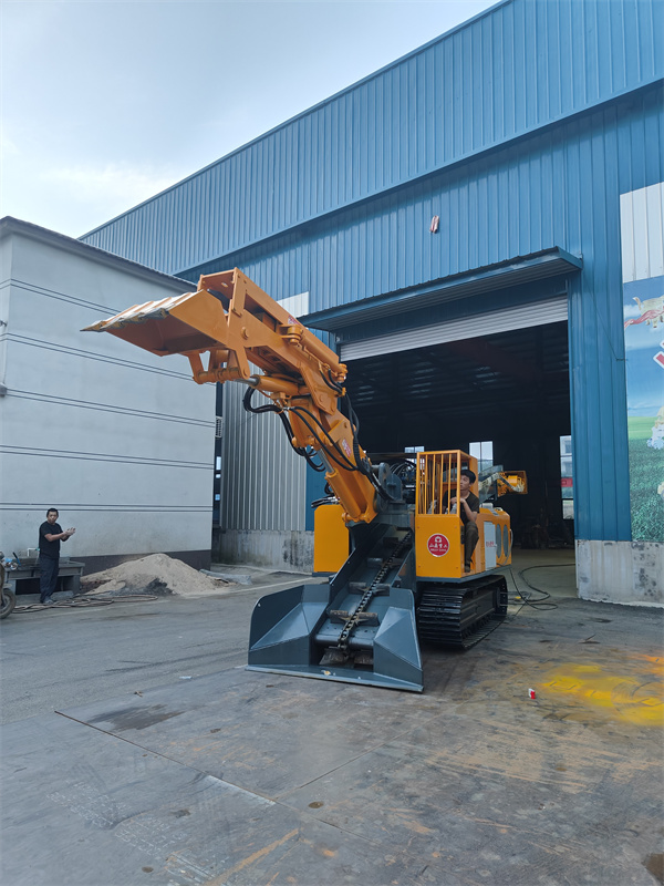 履帶刮板挖掘式裝載機(jī)